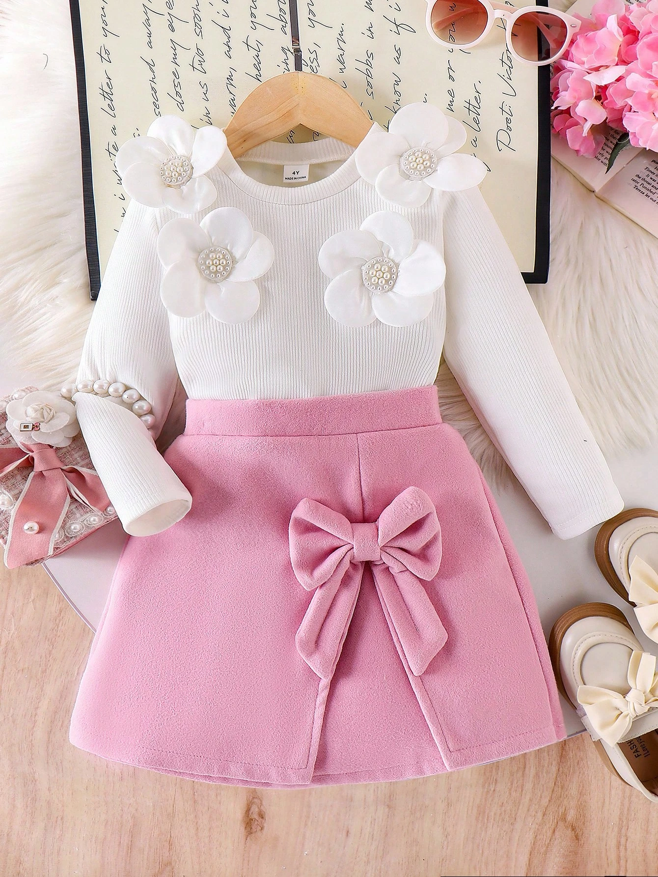 Blusa de manga larga con flor de perla 3D y falda con lazo