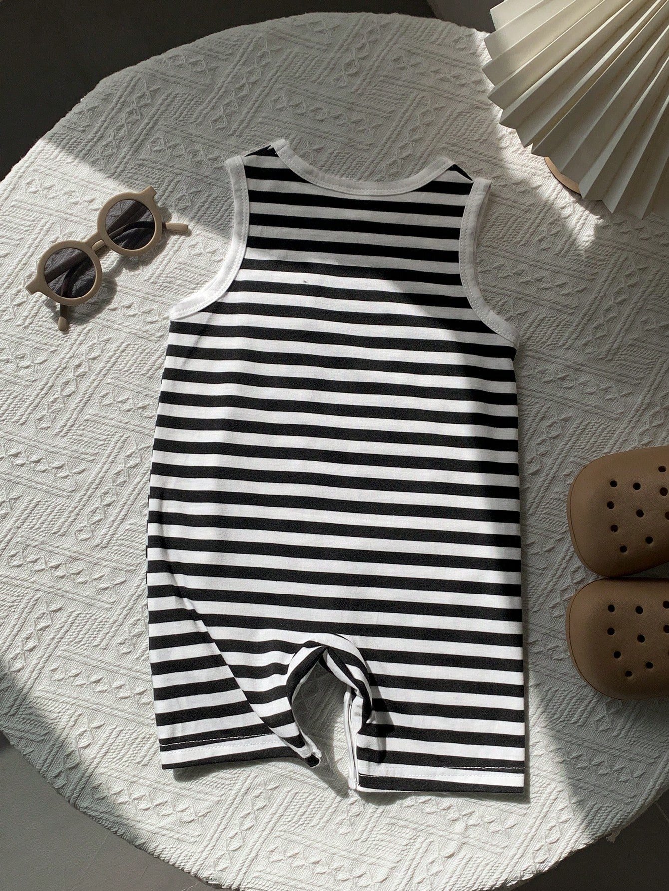 Mono de tirantes corto con estampado de oso lindo y rayas negras - Imagen 2