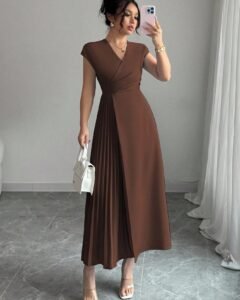 Vestido maxi elegante y minimalista con cuello en V