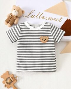 Top de manga corta con costillas de oso recién nacido