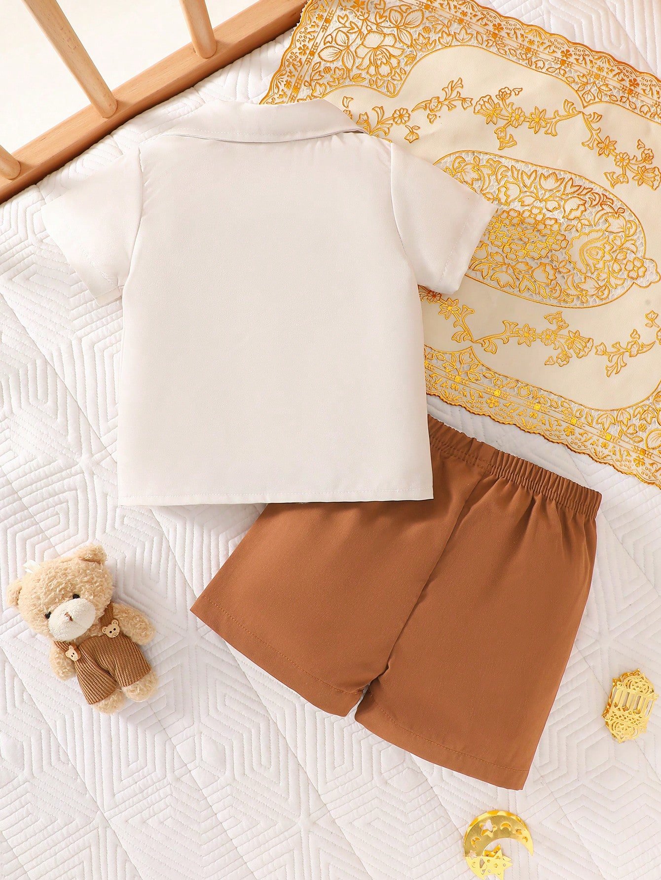 Chaqueta de punto con cuello de solapa de manga corta con pantalones cortos marrones - Imagen 2