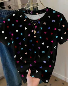 Camiseta holgada de manga corta y cuello redondo con gráfico de corazón minimalista