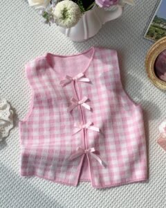 Top de punto con lazo y estampado de cuadros estilo