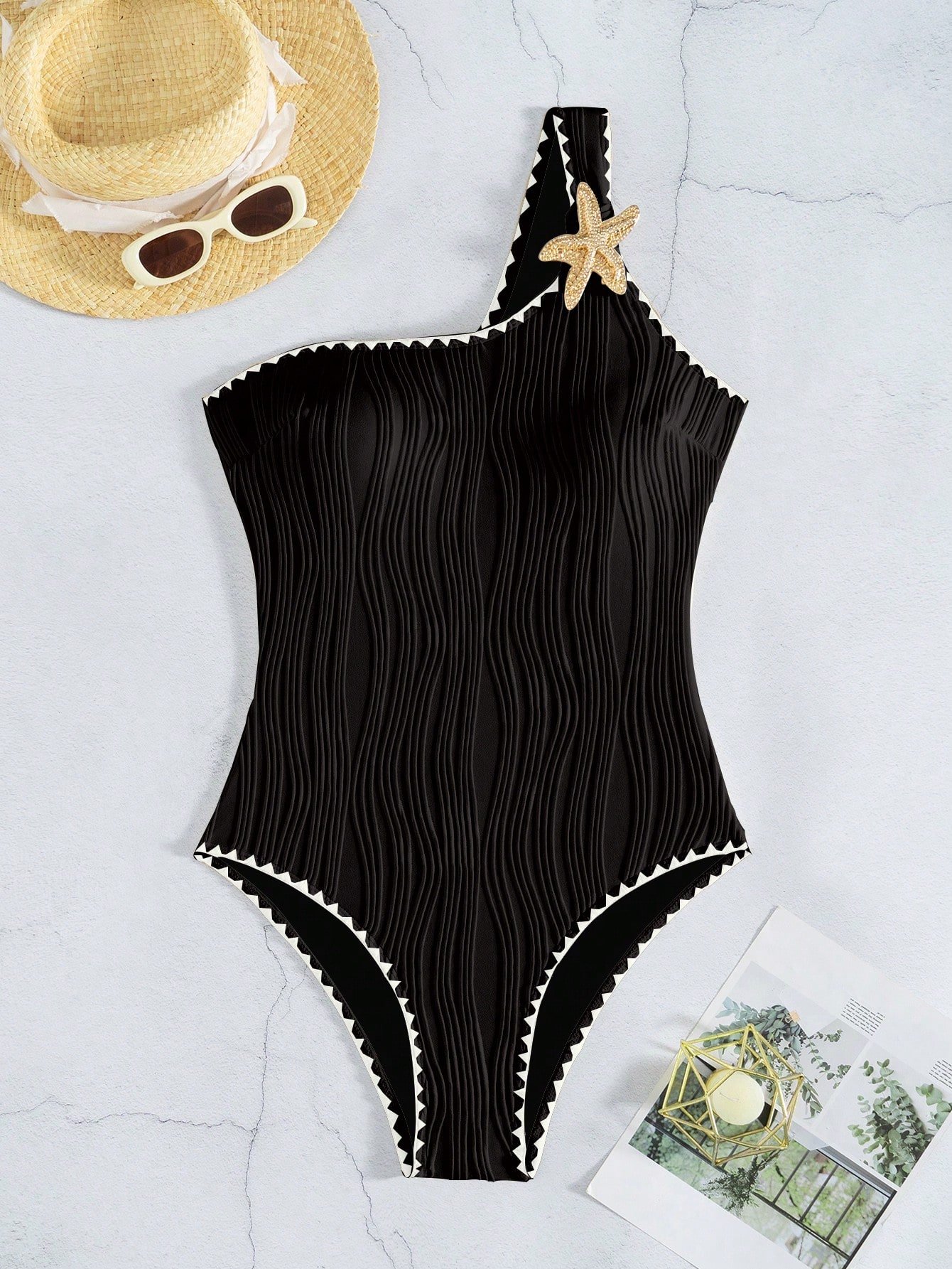 Traje de baño de una pieza con hombros descubiertos, volantes y decoración - Imagen 3