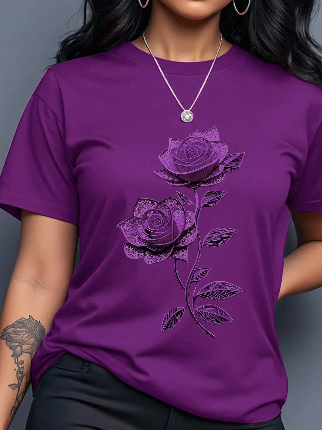 Camiseta de mujer de manga corta con cuello redondo y estampado floral