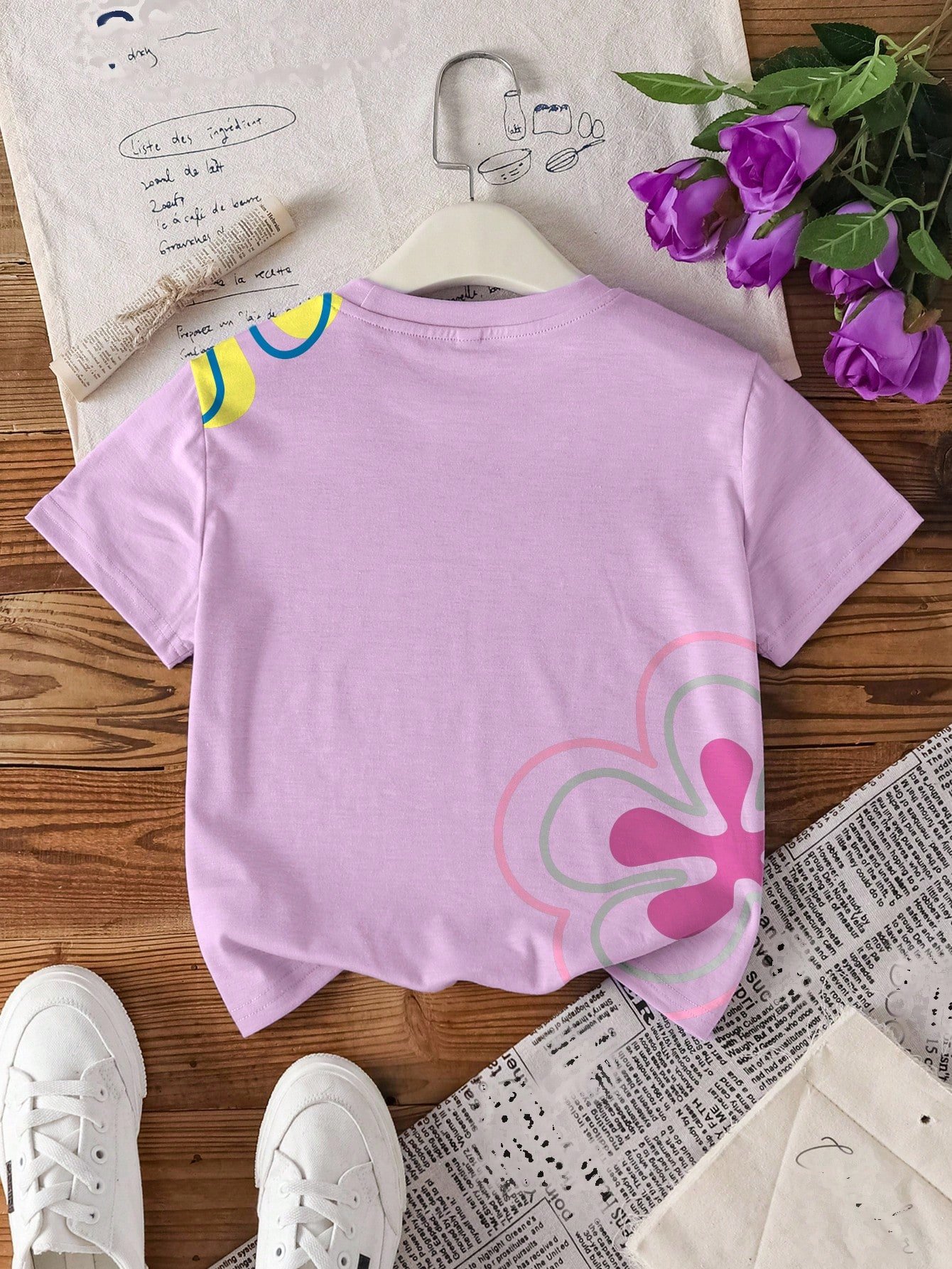 Camiseta de manga corta con cuello redondo y gráfico de dibujos - Imagen 2