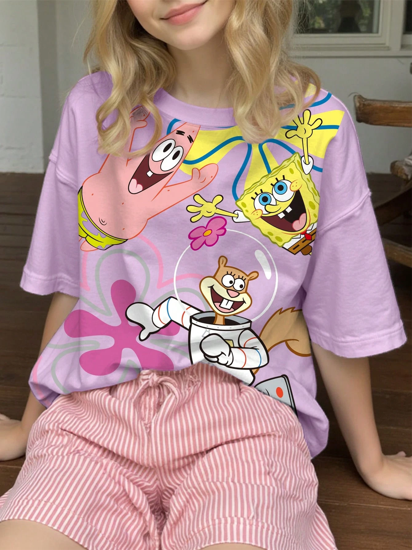 Camiseta de manga corta con cuello redondo y gráfico de dibujos