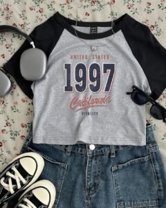 Camiseta ajustada de manga raglán y cuello redondo con gráfico vintage
