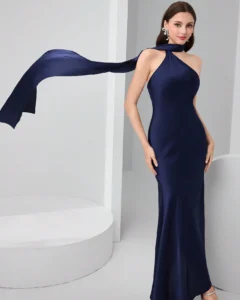 Vestido formal entallado de unicolor con cuello de halter sin mangas