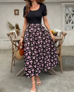 Vestido largo con estampado floral diminuto, cuello cuadrado y silueta evasé