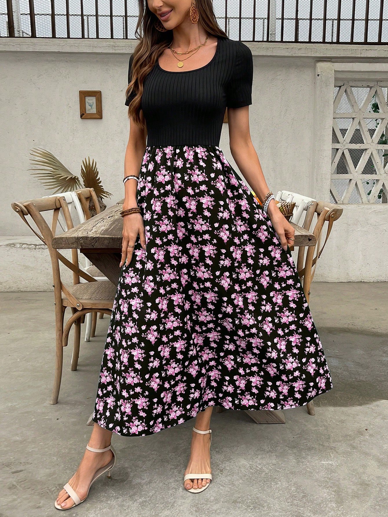Vestido largo con estampado floral diminuto, cuello cuadrado y silueta evasé - Imagen 3