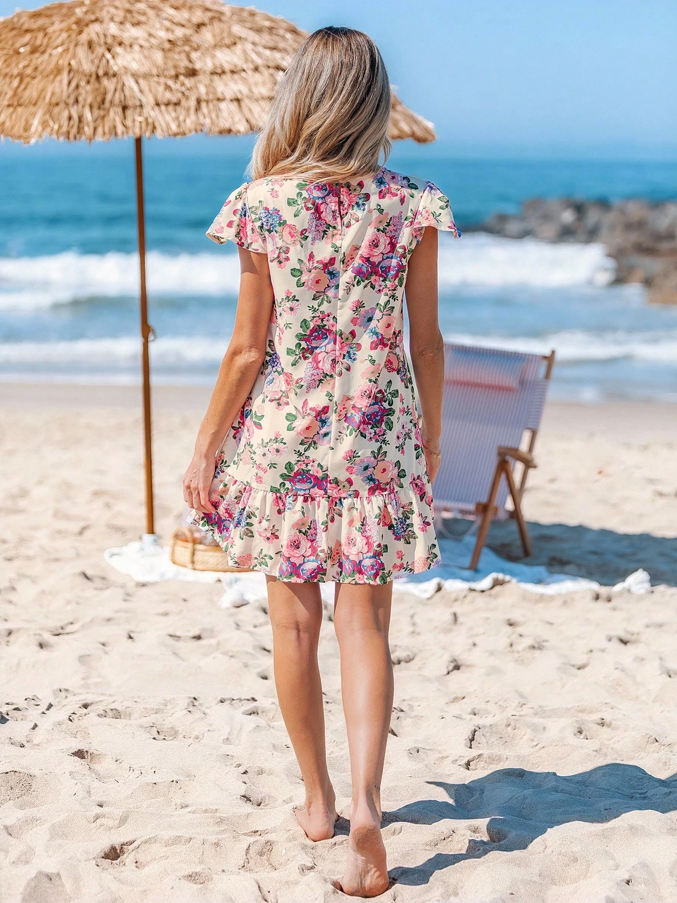 Vestido corto de verano con estampado floral romántico y volantes - Imagen 2