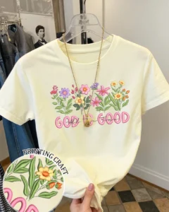 Camiseta de manga corta y cuello redondo con estampado de lema de letra