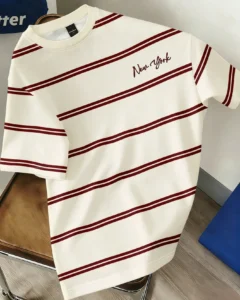 Camiseta casual de hombre con patrón de rayas rojas