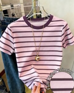 Camiseta de manga corta de cuello redondo con ribete a rayas