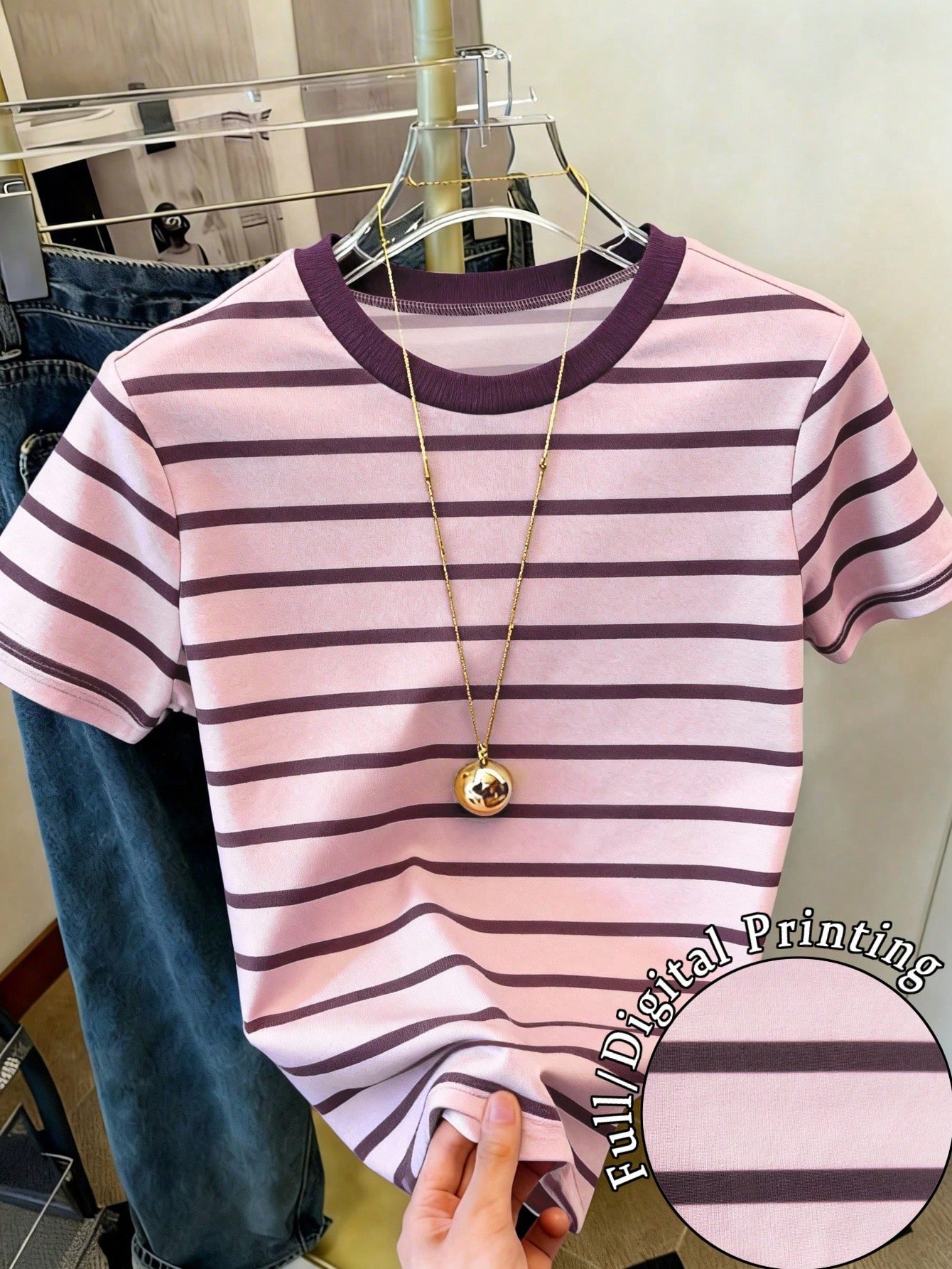 Camiseta de manga corta de cuello redondo con ribete a rayas