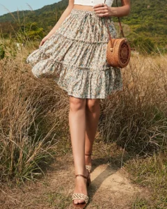 Falda bajo con fruncido floral