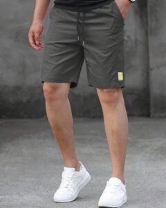 Pantalones cortos holgados para hombre con cordón en la cintura y parche con letra