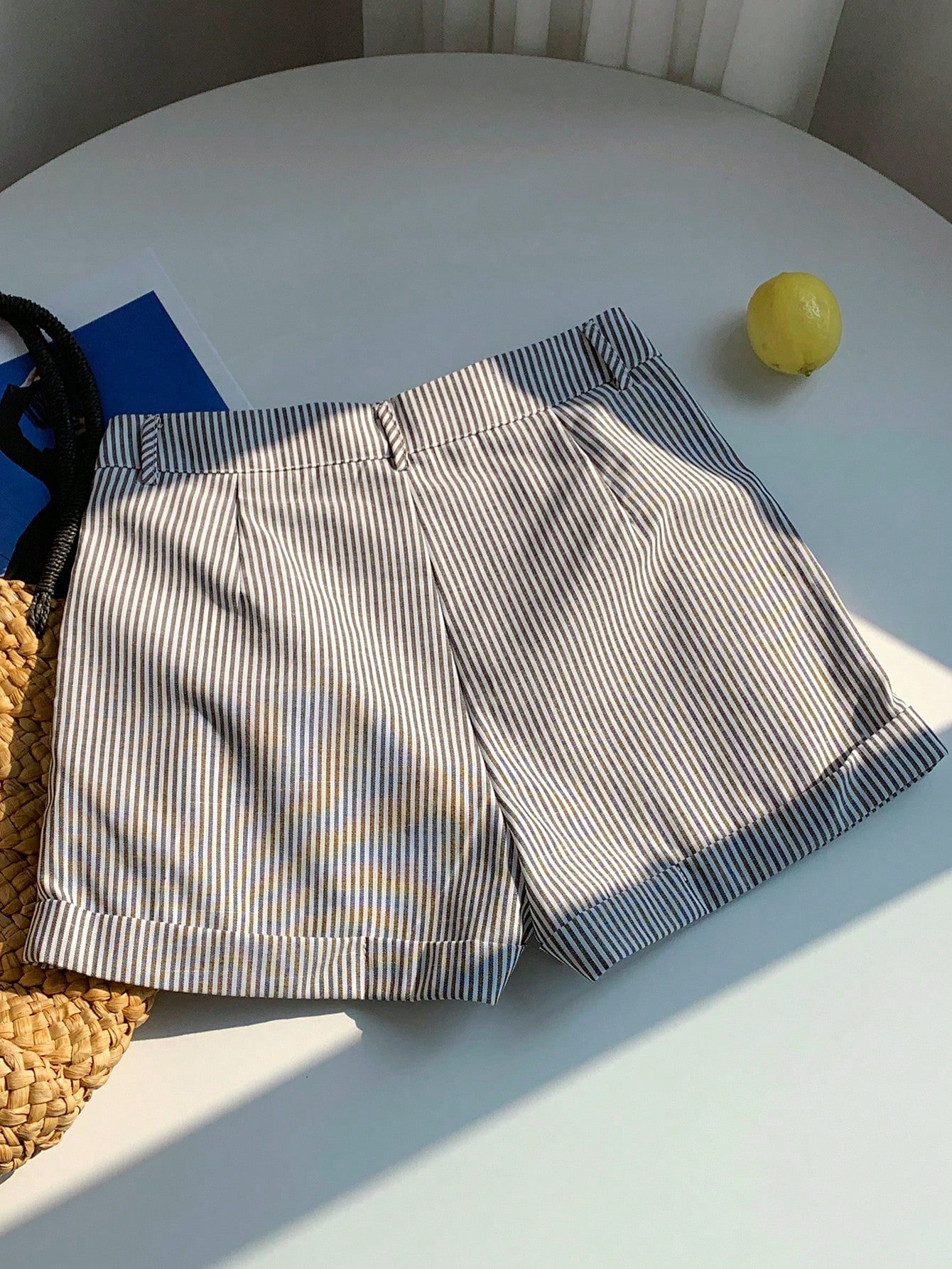 Pantalones cortos casuales de mujer con botones y rayas - Imagen 2