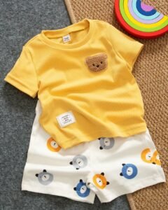 Camisa de costilla de dibujos animados y pantalones cortos con estampado de oso