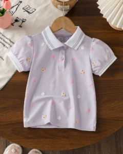 Camiseta de manga corta con estampado total y cuello