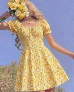 Vestido mini con estampado floral amarillo y volantes en las mangas