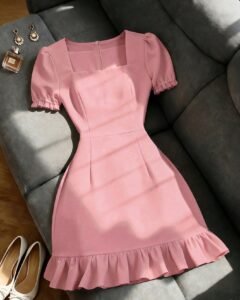 Vestido negro elegante y ajustado estilizador