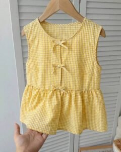 Blusa casual versátil de uso diario con cuello redondo y volantes a cuadros