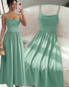 Vestido elegante y romántico de mujer con tirantes de espagueti