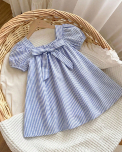 Vestido de manga corta con decoración de lazo a rayas azul y blanco