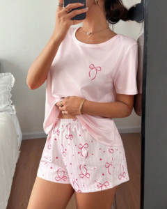 VConjunto de pijama con pantalón corto y estampado de lazo rosa