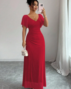Vestido rojo claro con cuello en V, mangas con volantes