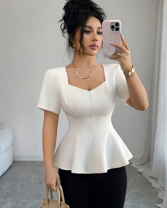 Blusa de unicolor con cuello mao, cuello cuadrado