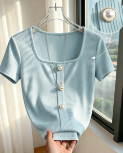 Camiseta elástica de manga corta con cuello cuadrado en color albaricoque sólido