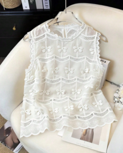 Blusa de moda de cuello redondo sin mangas con encaje de contraste