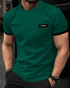 Camiseta de manga corta casual de hombre con parche de letra y ribete de contraste