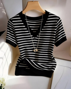camiseta de mujer de manga corta con cuello en V a rayas