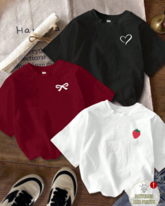 Camiseta cortade manga corta y cuello redondo con estampados