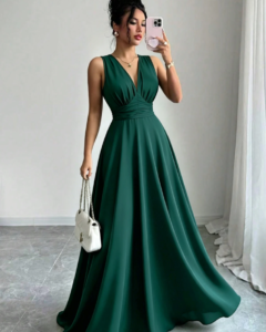 Vestido largo elegante de unicolor con cuello en V profundo y cintura fruncida
