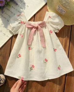 Vestido casual de niña bebé con cuello cuadrado, mangas abullonadas y estampado floral